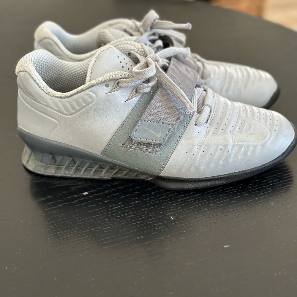 Men’s 6.5 Women’s 8 Nike Romaleo 3 Lifters